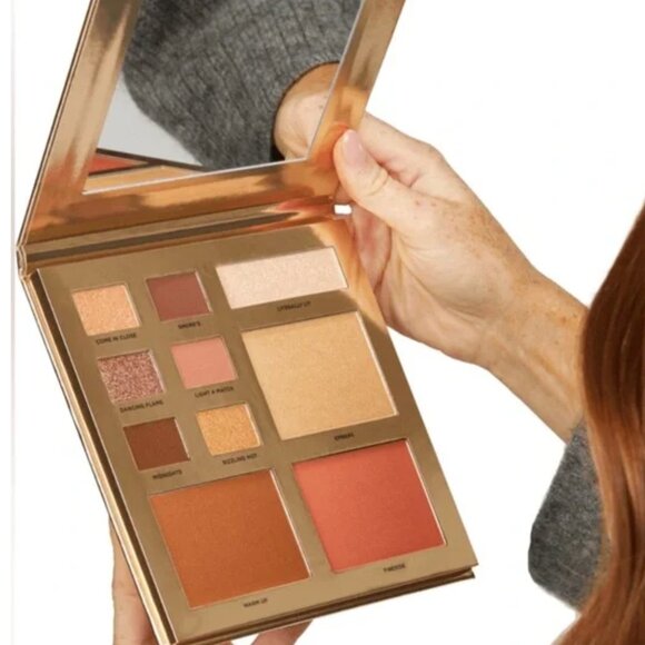 Iconic London Heat Of The Moment Face & Eye Palette New in Package - Picture 1 of 4